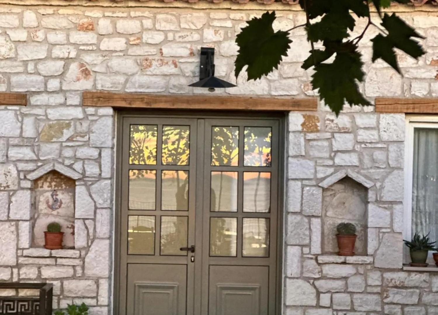 ELÉA Guesthouse himare 0*,  Albania